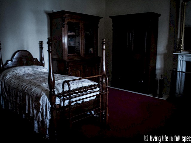 Como House Freddy's Room